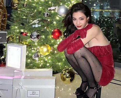 吃少妇的丝袜脚小说,少妇的私密诱惑之旅