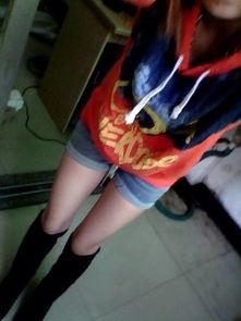 超短牛仔裤肉丝袜,超短牛仔裤与肉丝袜的时尚碰撞