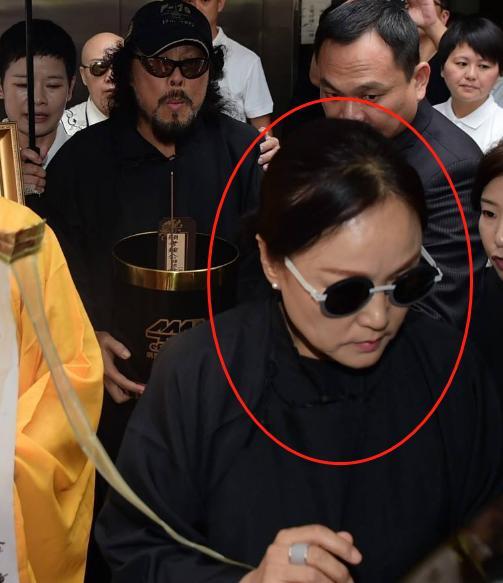 爆料张菲视频大全,揭秘明星幕后生活瞬间